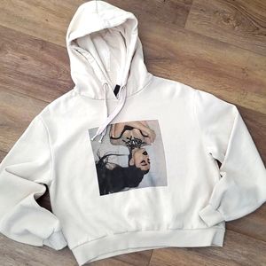 Ariana Grande Tour -  cropped cream Hoodie, Small, Jr